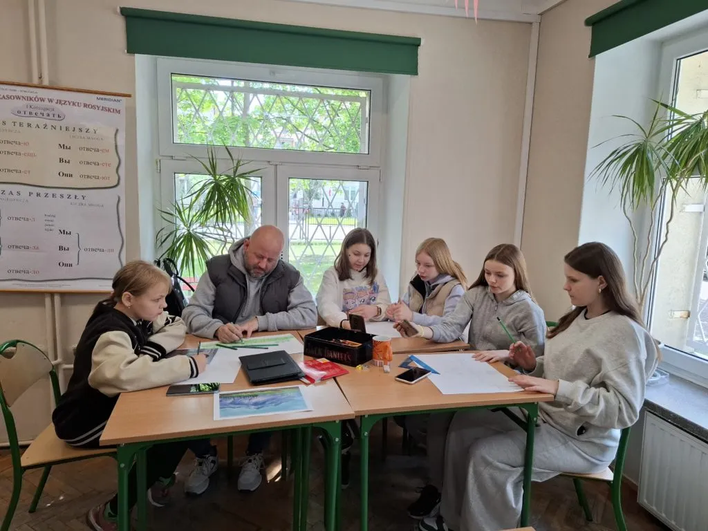 Projekt WIE – Przystanek z kultura, organizator Natalia Sójka. Konkurs plastyczny ,,Interpretacja dzieła malarskiego,, Wychowankowie MOW 4 i MOS 8