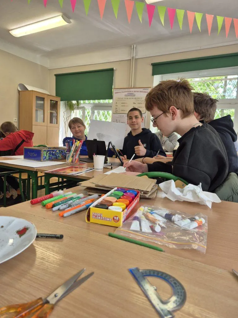 Projekt WIE – Przystanek z kultura, organizator Natalia Sójka. Konkurs plastyczny ,,Interpretacja dzieła malarskiego,, Wychowankowie MOW 4 i MOS 8