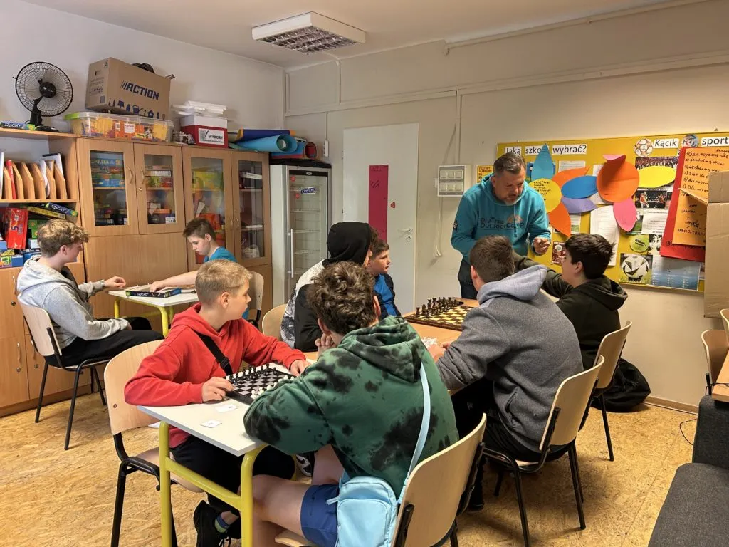 O tytuł Szkolnego Mistrza Szachowego walczyli uczniowie z klasy VI, VII i VIII. Po kilu rundach wyłoniono zwycięzcę Ryszarda Rogowskiego – ucznia klasy VI.  Wszystkim uczestnikom serdecznie gratulujemy i zapraszamy do startów za rok!